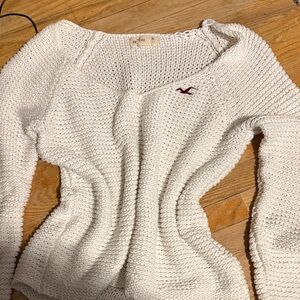 Hollister Women's Cream V-Neck Sweater
